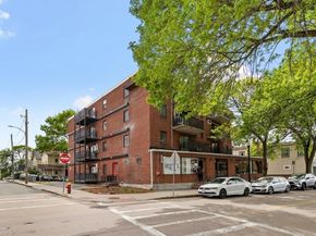 26 W Wyoming Avenue 2D, Melrose MA 02176