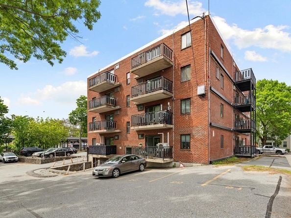 26 W Wyoming Avenue 2D, Melrose MA 02176