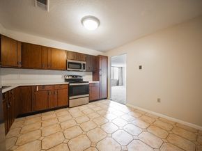 1002 Paradise Rd PHE, Swampscott MA 01907