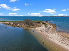17 Island St, Mattapoisett MA 02739