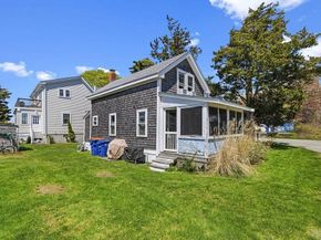 17 Island St, Mattapoisett MA 02739