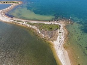 17 Island St, Mattapoisett MA 02739