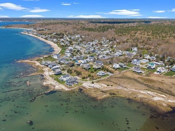 17 Island St, Mattapoisett MA 02739