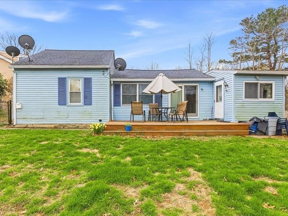 32 Elm Avenue, Holbrook MA 02343