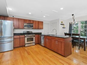 29 Spruce St 23, Waltham MA 02453