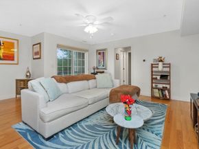 29 Spruce St 23, Waltham MA 02453
