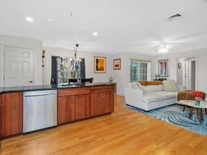 29 Spruce St 23, Waltham MA 02453