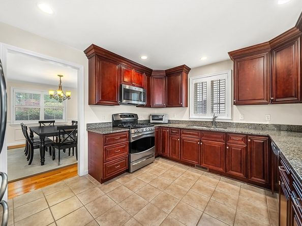 17 Russell Rd, Framingham MA 01702