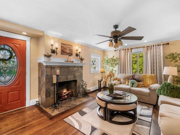 42 Walnut St, Saugus MA 01906
