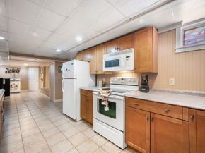 42 Walnut St, Saugus MA 01906