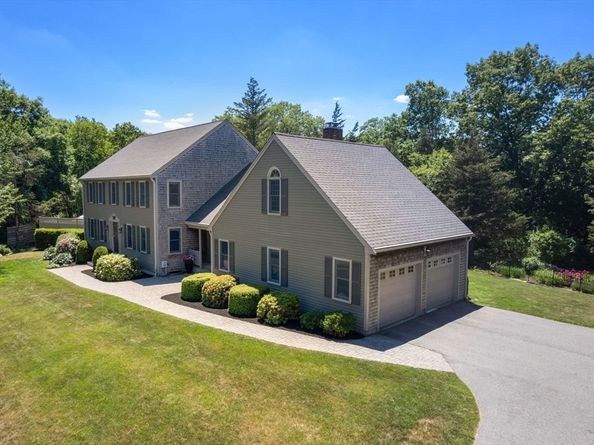 8 Ringbolt Road, Hingham MA 02043