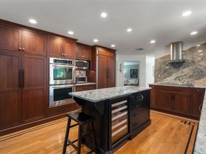 8 Ringbolt Road, Hingham MA 02043