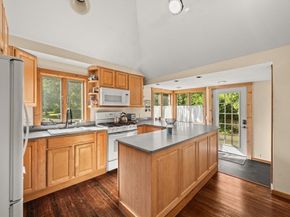 10 Great Neck Rd, Wareham MA 02571