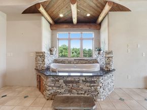 5 Osgood Rd, Charlton MA 01507