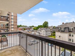 10 William St 37, Watertown MA 02472