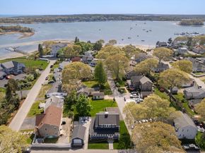 47 Nanumett St, Wareham MA 02532