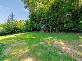 33 Lakeview Ave, Dudley MA 01571