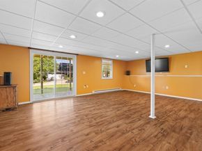 33 Lakeview Ave, Dudley MA 01571