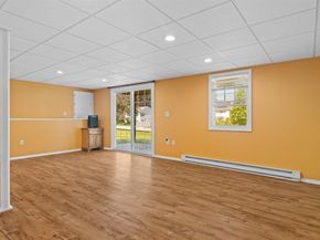 33 Lakeview Ave, Dudley MA 01571