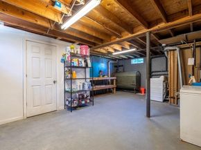 33 Lakeview Ave, Dudley MA 01571