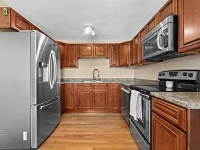 33 Lakeview Ave, Dudley MA 01571