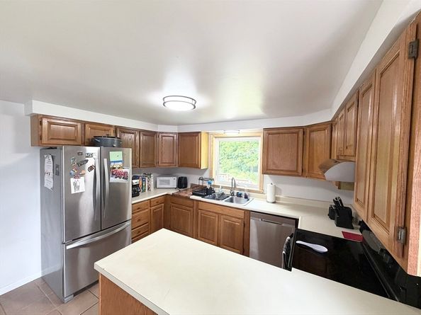 28 Armory Ln, Southbridge MA 01550