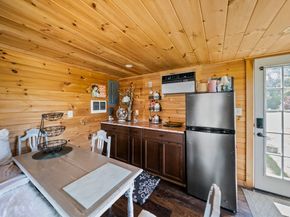 67 Franklin St, Halifax MA 02338