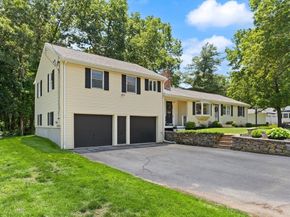 10 Lucille Ave, Westford MA 01886