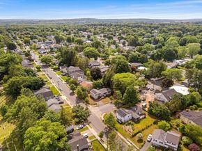 4 June Ln, Newton MA 02458