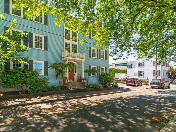 6 Temple Street 3, Newburyport MA 01950