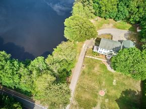 53 Farm St, Blackstone MA 01504