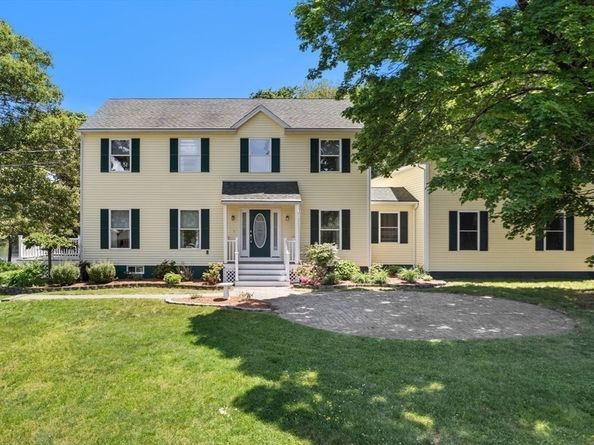 53 Farm St, Blackstone MA 01504