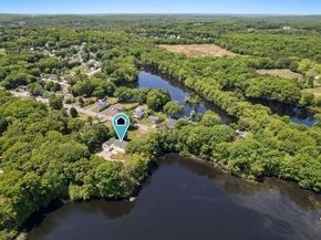 53 Farm St, Blackstone MA 01504