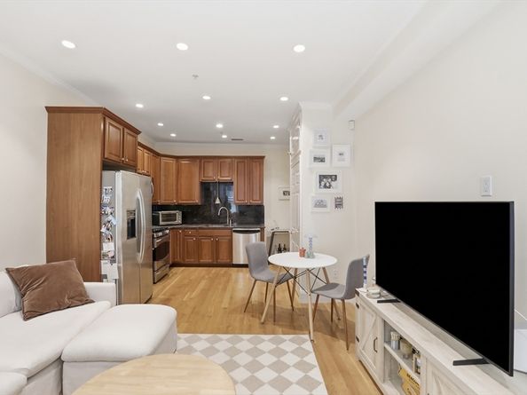 73 Myrtle St 2, Boston MA 02114