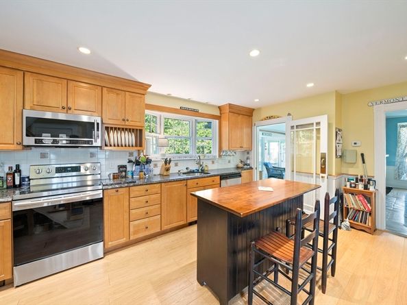 696 Commercial St, Weymouth MA 02189