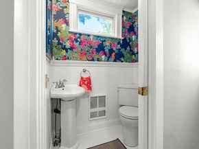 67 Humphrey St 1, Marblehead MA 01945