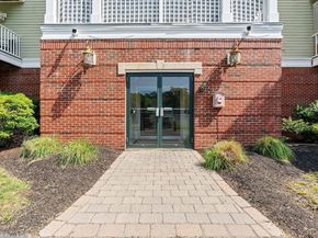 328 Copeland St 2D, Quincy MA 02169