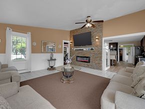 304 Wanoosnoc Rd, Fitchburg MA 01420