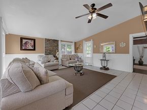 304 Wanoosnoc Rd, Fitchburg MA 01420