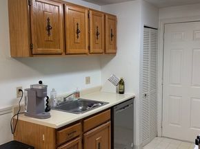 2 Squire Ct 8, Natick MA 01760