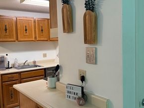 2 Squire Ct 8, Natick MA 01760