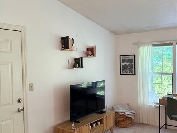 2 Squire Ct 8, Natick MA 01760