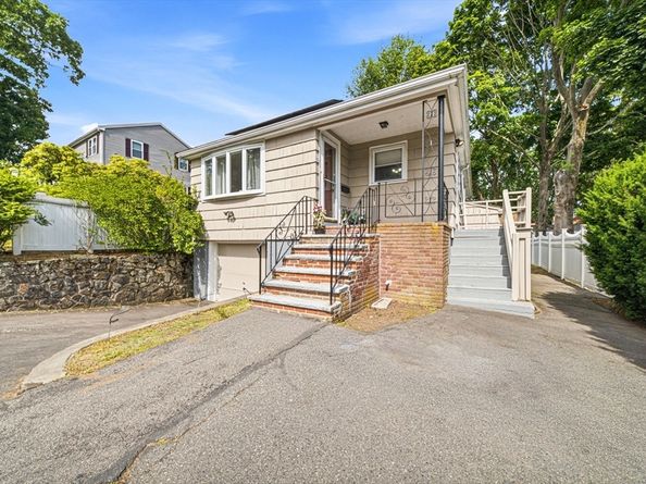 33 Fairchild Ave, Saugus MA 01906