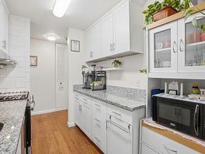 8 Shrewsbury Green Dr G, Shrewsbury MA 01545