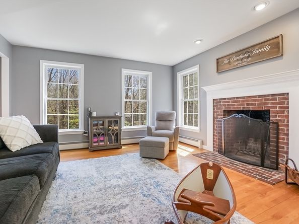 102 North St, Holden MA 01522