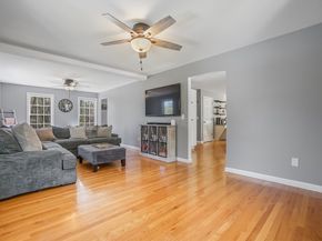 102 North St, Holden MA 01522