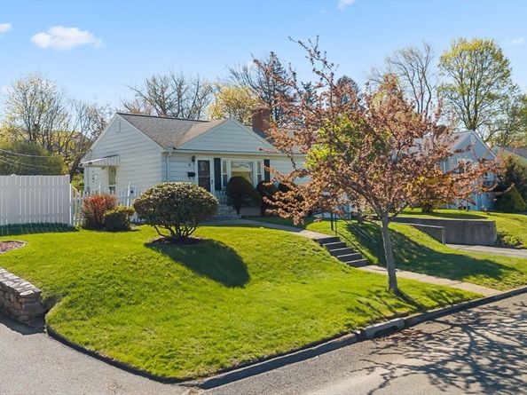 16 Thornton Rd, Worcester MA 01606