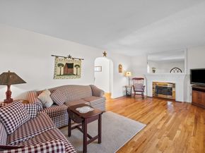 16 Thornton Rd, Worcester MA 01606