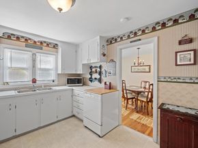 16 Thornton Rd, Worcester MA 01606