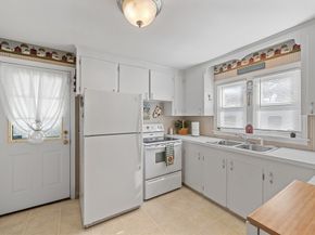 16 Thornton Rd, Worcester MA 01606